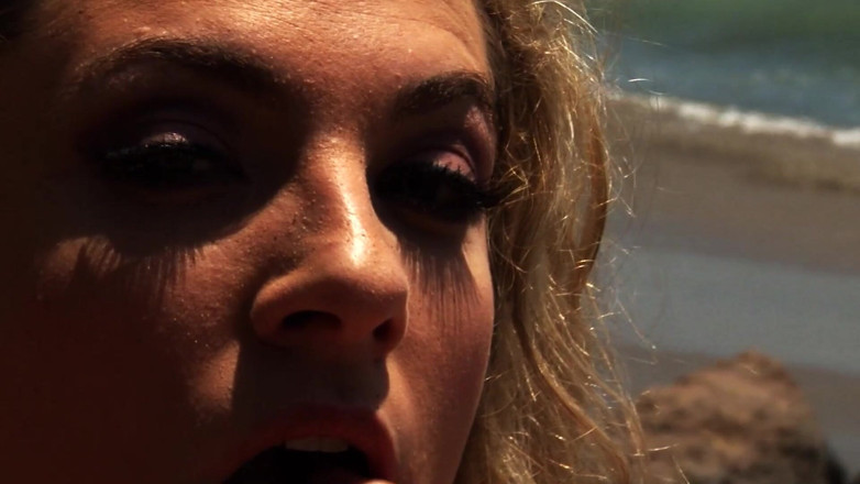 Bananas with Melons: Traviesa Mojada - 4_gorgeous Rubia En Bikini Se Masturba En La Playa...