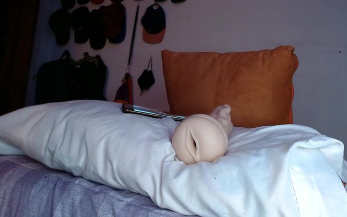 Charrterr: Je baise mon jouet sexuel très fort