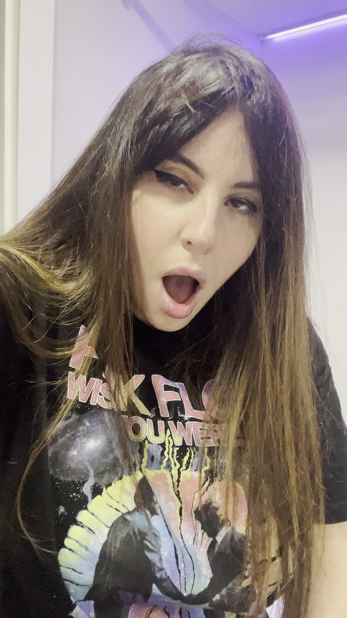 Pamsnusnu: Moje propíchnutá kundička zblízka