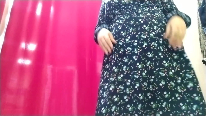 Elena: Guess what juicy cougar stepmom is doing in the mall...