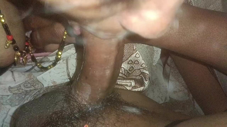 Queen4desi: Indisches sexy mädchen desi sexy mädchen unter job volles gesicht...