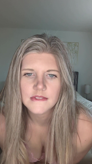 Housewife Ginger: 连帽衫脱衣舞撸管指挥