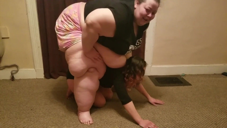 Full Weight Productions: Queen Nora &amp; Rainbow levantam, sentam e ficam no salão