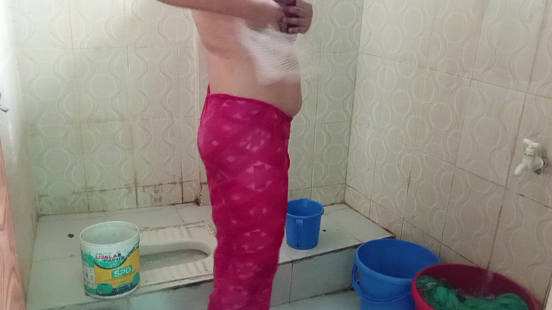 Sumahomesex: Yenge otel tuvaletinde elbisesini değiştiriyor