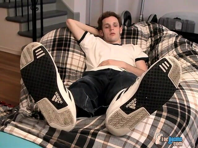 Toegasms: Jarrod tachinează și dă lovituri