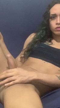 Trans Masturbates and Shows Her Ass