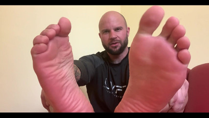 Jasons feet: 你在你的办公室打电话给我来骂我