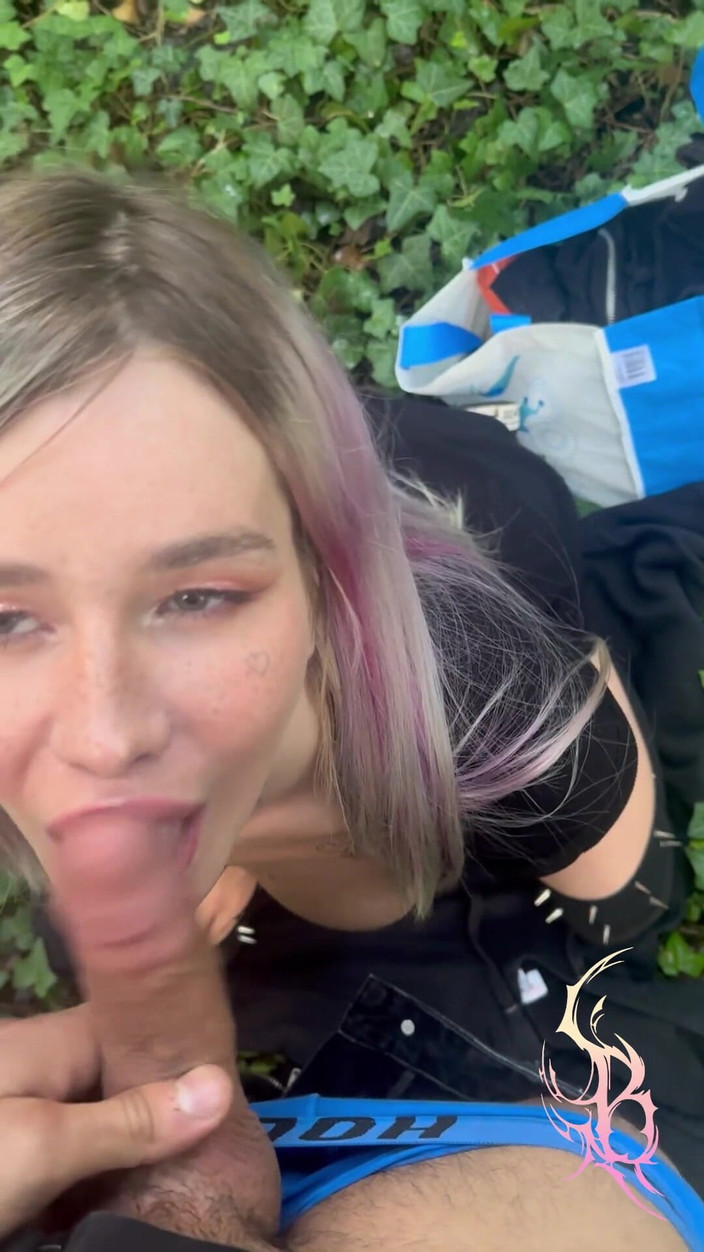 Bellehaze: Anh ấy không thể chờ đợi vì vậy chúng tôi đụ trong công...