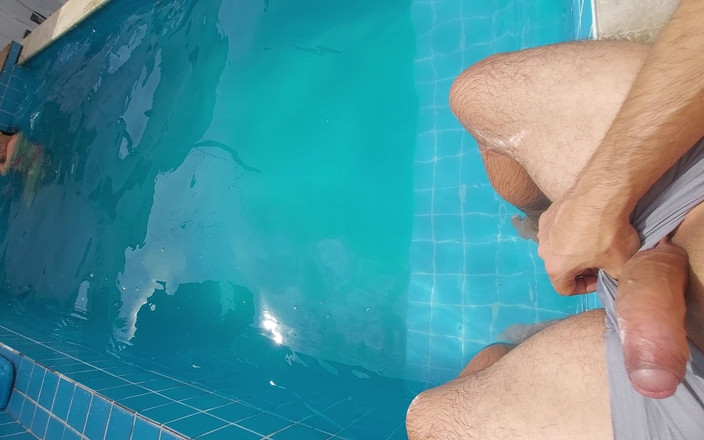 Jennyferpimenta: Saya menjemput abang tiri saya ke kolam di rumah, dia...