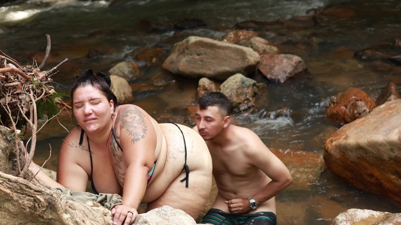 Lexly_16: Fucking in the River with a Dicky Guy Outdoors