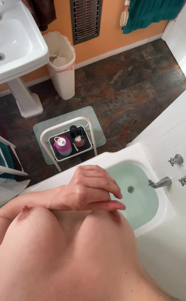 VibeWithMommy: POV badtid! Vem saknar min håriga coochy ?!