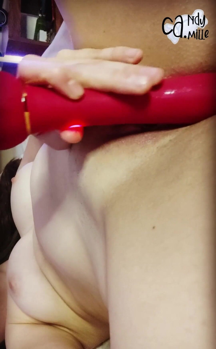 Kndy Kmille: うーん、この素敵な土曜日に潮吹きをしようかな!