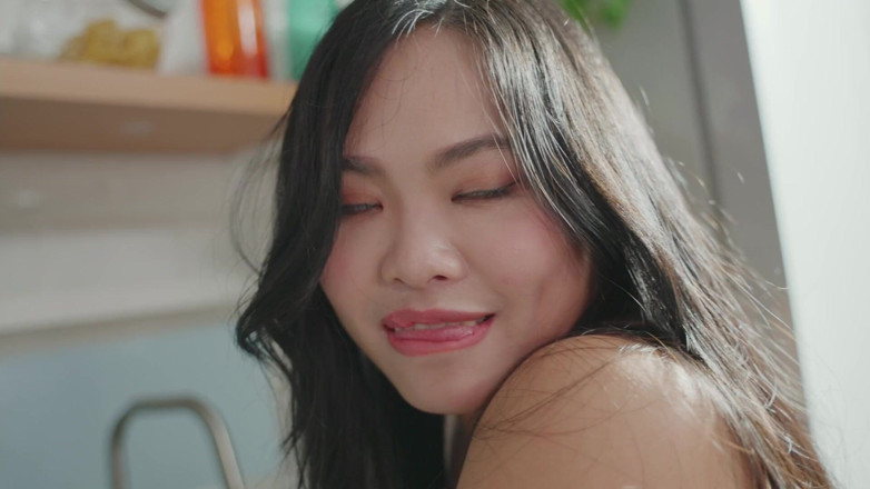 Asian Milfs n Teens: La cameriera tailandese pulisce il mio cazzo - Perv milfs e...