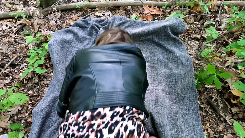 German Fuck Girls: Muito Grosseiro! Mona Primeira Vez Transou Ao Ar Livre!