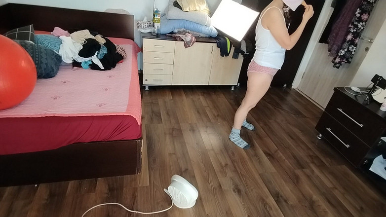 Mirsur: Morena Sexy Divirtiéndose Probándose Ropa. Mamá Sexy Baila Desnuda En...