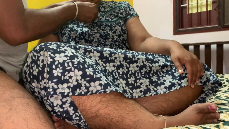 Karthi: タミル人の男の子がおばさんのおっぱいを吸い、オーガズムに達するまでマンコを舐める