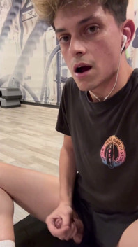 Got Horny in the Gym While Training so I Decided to Take the Risk and Jerk off Hoping to Get Caught.