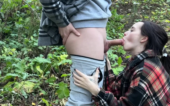 HannahKim: Did a Blowjob Right on the Street