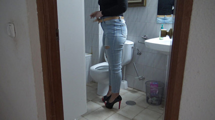 Stepmom Susan: Mama vitregă m-a prins uitându-mă la ea cum se pișă și...