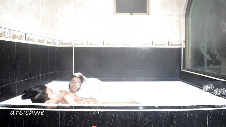 Dreichwe: 在按摩浴缸里洗一个放松的澡
