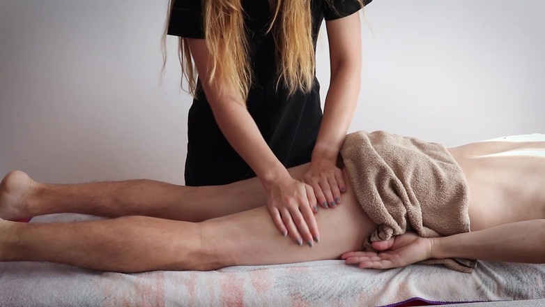 HotCoupleTeam: Aku pergi untuk pijat secara teratur, tapi ini adalah pertama...