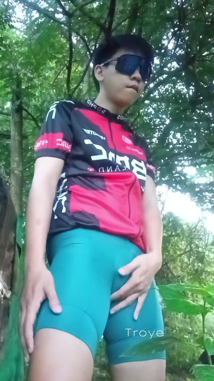 Troye_AsianPinoy: Pinoy Siklista Jakol | Asiatisk pojke med en venig kuk onani [del 1/2]