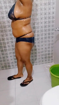 Video lengkap gadis seksi india lagi mandi di kamar mandi
