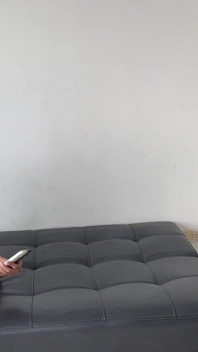 Rakan sebilik saya yang ingin tahu menangkap saya menghisapnya, saya menangkapnya melancap semasa menonton saya, jadi saya benarkan dia mengongkek pantat saya