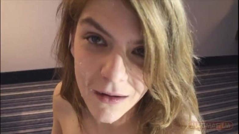 Magmafilm: Brune Aux Cheveux Longs Avec Un Corps Mince Et Un...