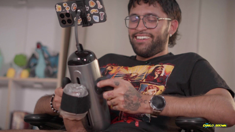 Camilo Brown: Sex Toy Review Handy Stroker by the Bad Peach