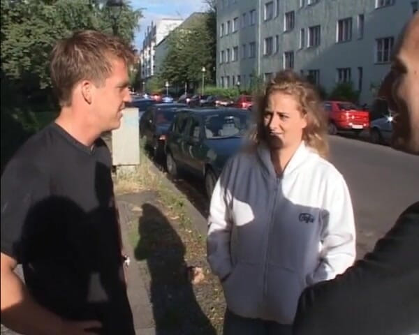 Deutscher hardcore: Une Allemande blonde à gros cul chevauche une grosse bite