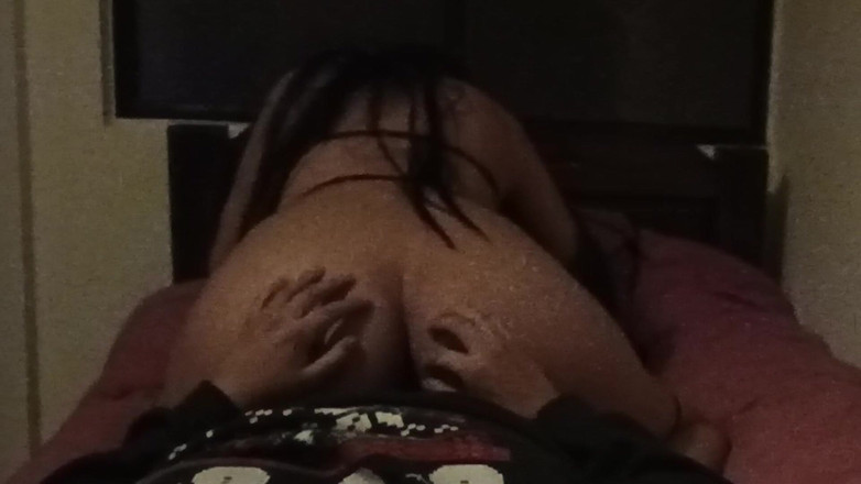 Astrid Cute: मुझे आशा है कि उन्हें यह पता नहीं चलता कि मैं अपनी सौतेली बहन को कैसे चोदता हूं (वीडियो पूर्ण)