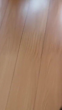 Wir wechseln uns abwechselnd für eine beförderung den arsch unseres chefs ab