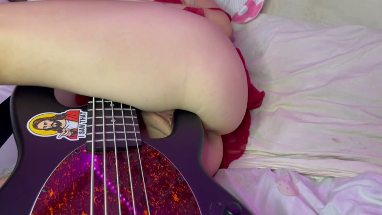 lanalovacutie: Fuck-my-guitar