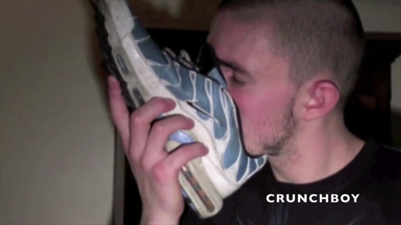 Sneaker gay: Snifing kaki dan kasut semasa seks