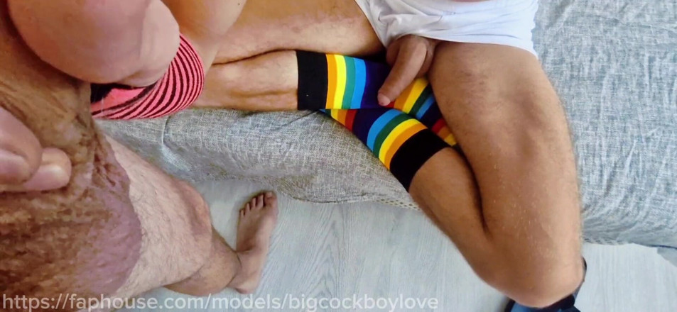 AlexGay: Un cazzo enorme, un cazzo incastrato nel culo di quel...