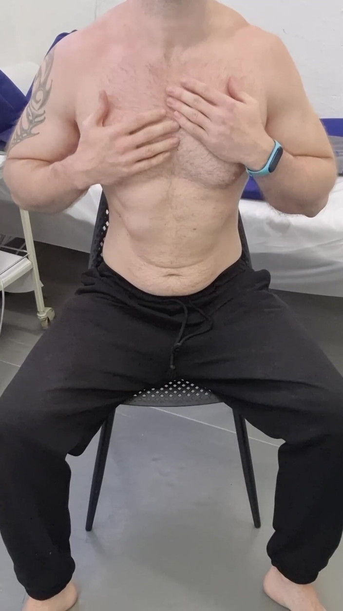 Armagedonxxl: This Man Love Oil on His Big Penis