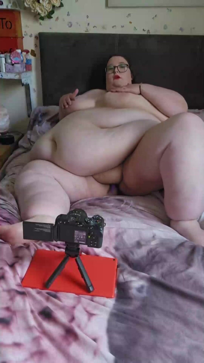SSBBWLadyBrads: SSBBW hrátky s kundičkou a orgasmus část 1