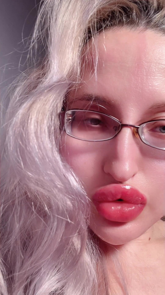 FinDom Goaldigger: Ztratila jsem brýle