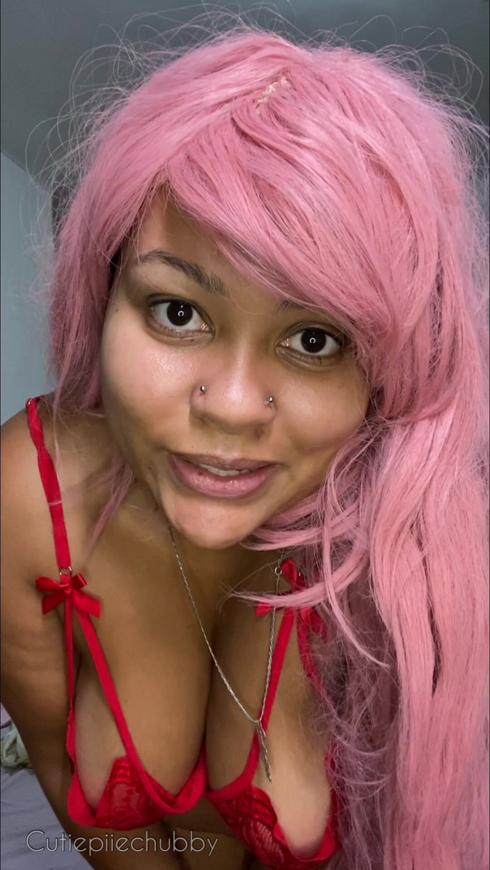 Cutiepiie Chubby: La bbw scoreggia su lingerie rossa