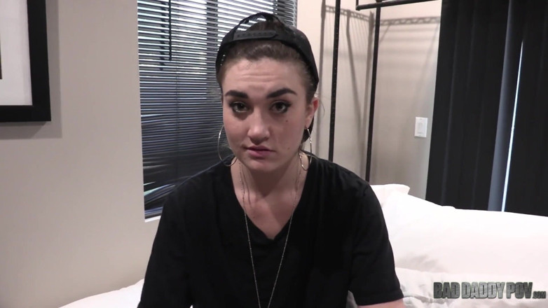 BadStepFamilyPov: Kat Monroe 1, hluboké kouření pro můj pohledný nevlastní otec
