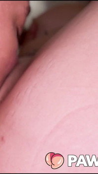 Milf Kiki Daire met grote reet wordt geneukt in een kinky hotel