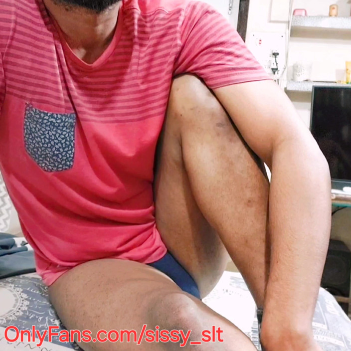Sissy Bisexual: 웹캠에서 작은 자지 Sissu 운동