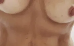 Mẹ kế ngồi trên tôi
