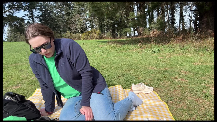 Wetting Jeans in Public Park (Sunshine mom)