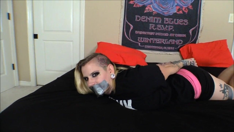 Selfgags classic: Babysitter legate - parte 5: Jynx hollywood