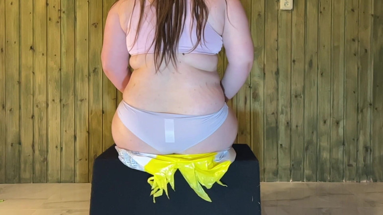 BeachBallsDuo: 100kg의 엉덩이 밑에 10개의 큰 비치 볼이 분쇄되었습니다!