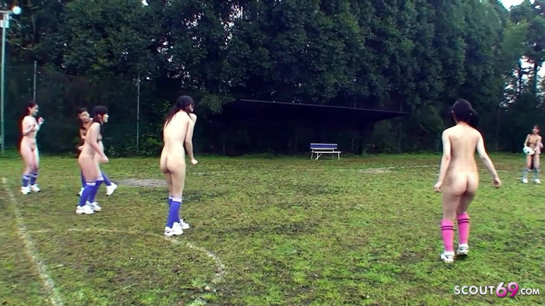 Asian porn collection: Japan Teen gives a titjob after soccer referee