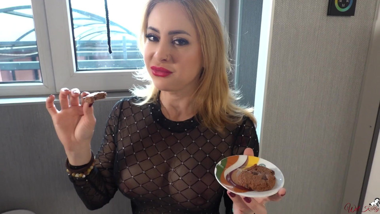Wet Kelly: Food Porn Cum Eating Fetish After Hot Blowjowb with Deepthroat