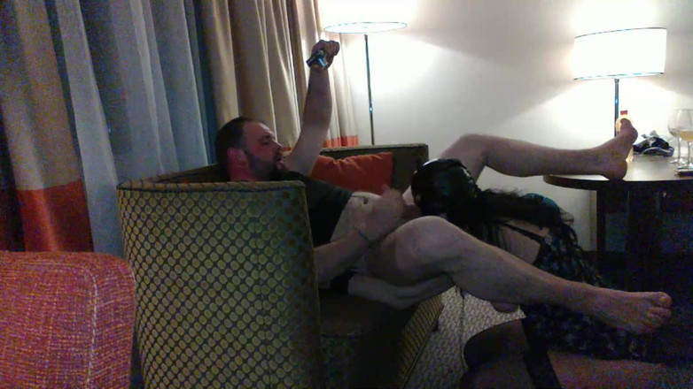 Toilet Mommy: Po Prostu Użyj Ich Gardła, a Następnie Spust Na Twarzy